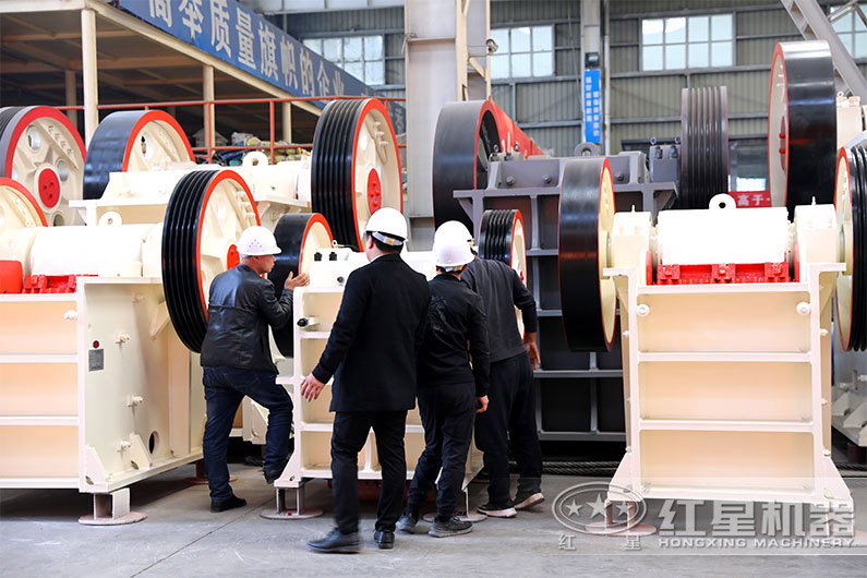 客戶直接來廠檢測(cè)設(shè)備，表示對(duì)我們的服務(wù)滿意